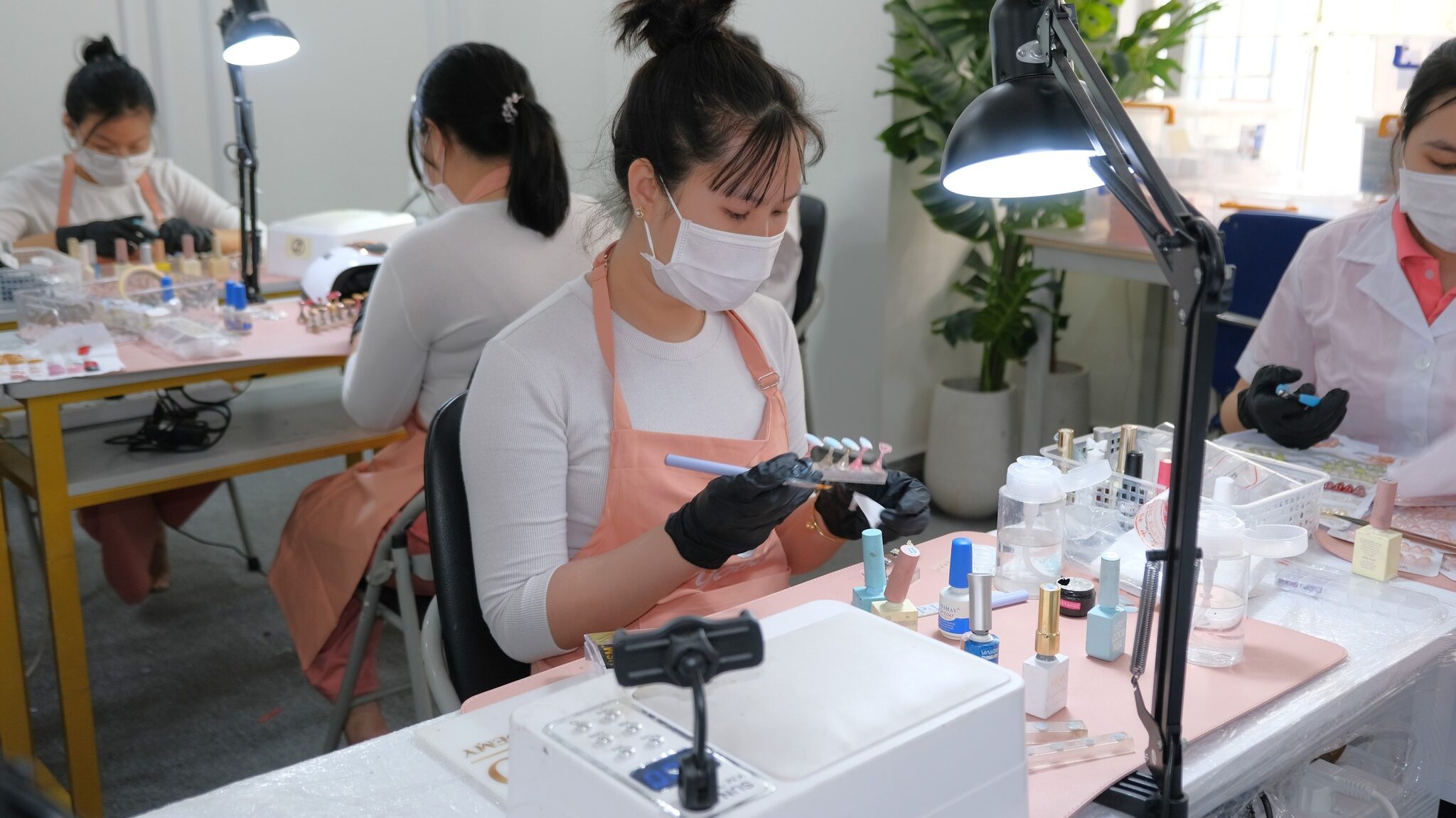 Press on Nails Vietnam – Why It’s Booming & Why Yabe Is Your Trusted Supplier