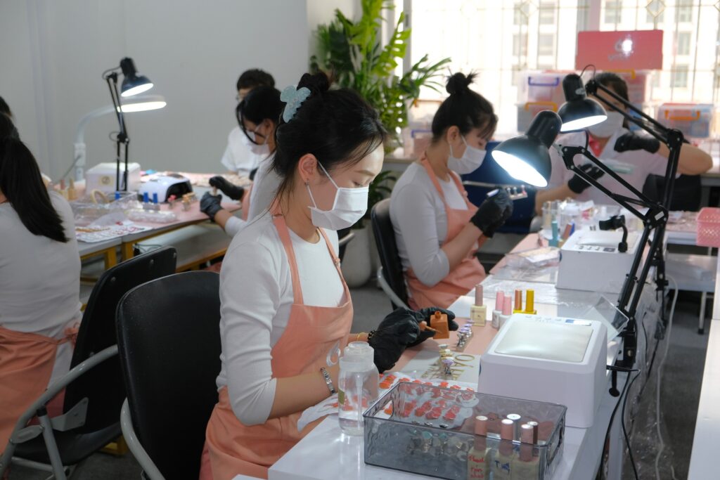 Handmade vs Mass-Produced Press-On Nails – Why Go Handmade?