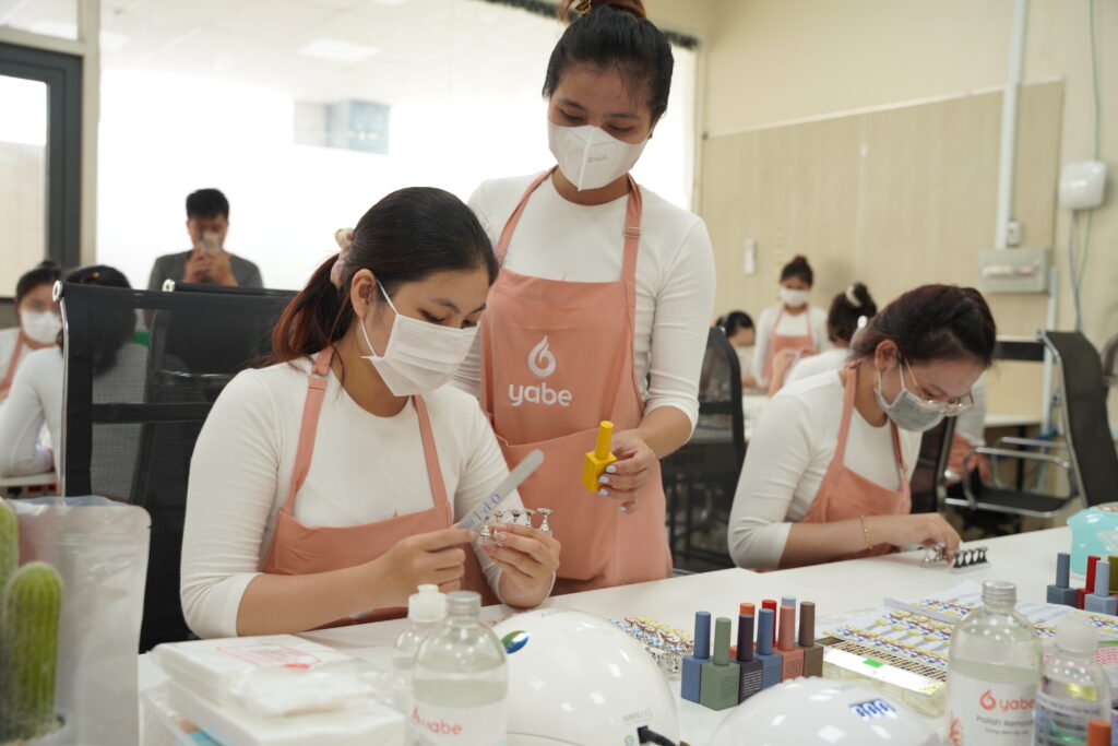 Kỹ thuật viên trong ngành nail