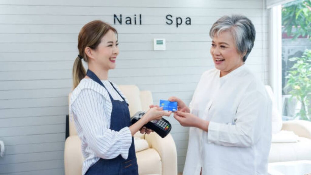 Kỹ năng bán hàng và chăm sóc khách hàng