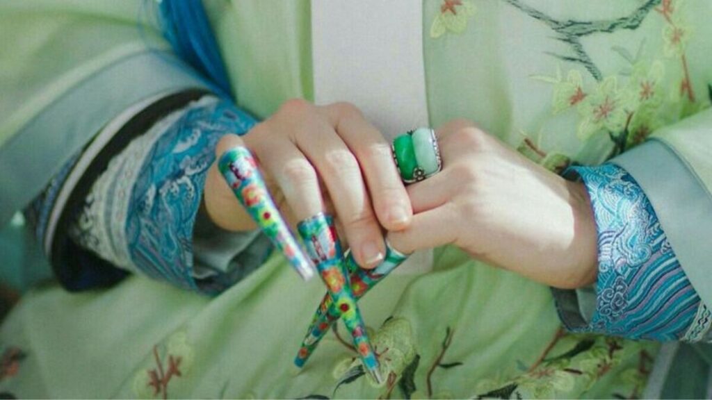 Móng tay dài của cung tần mỹ nữ thuộc tâng lớp quý tộc của thời phong kiến Trung Quốc