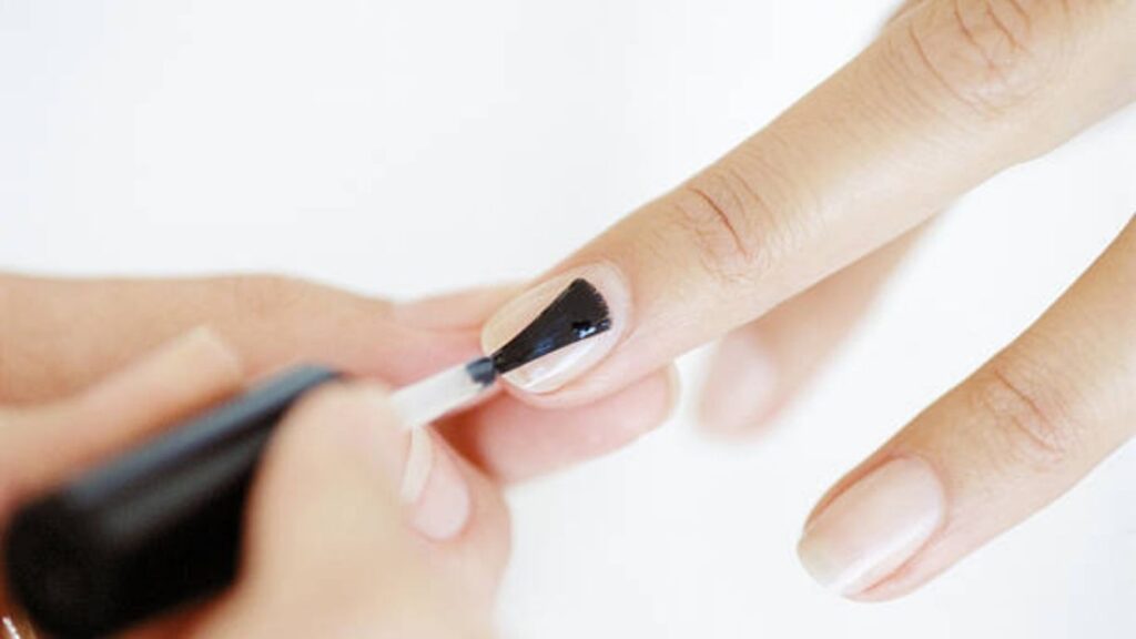 Kỹ thuật vẽ móng tay bằng cọ  quạt