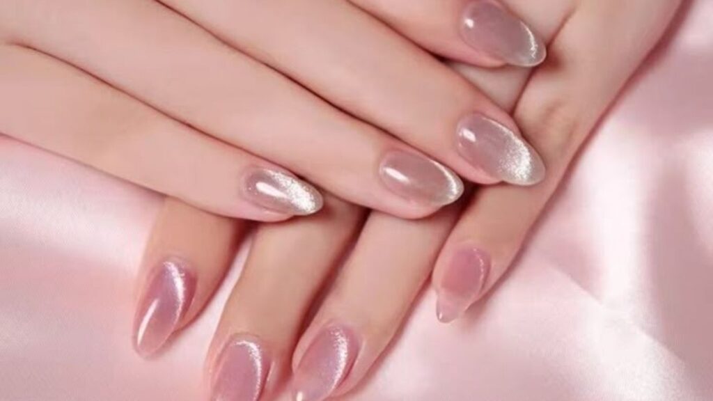 Móng tay trong suốt như gương