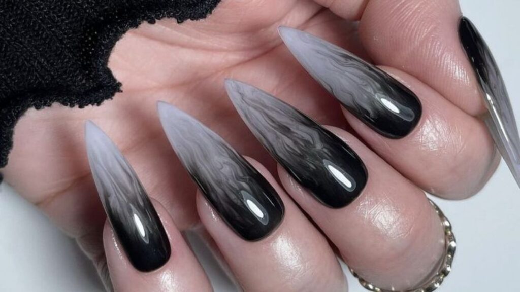 Nail xám khói trong vẽ móng tay loang
